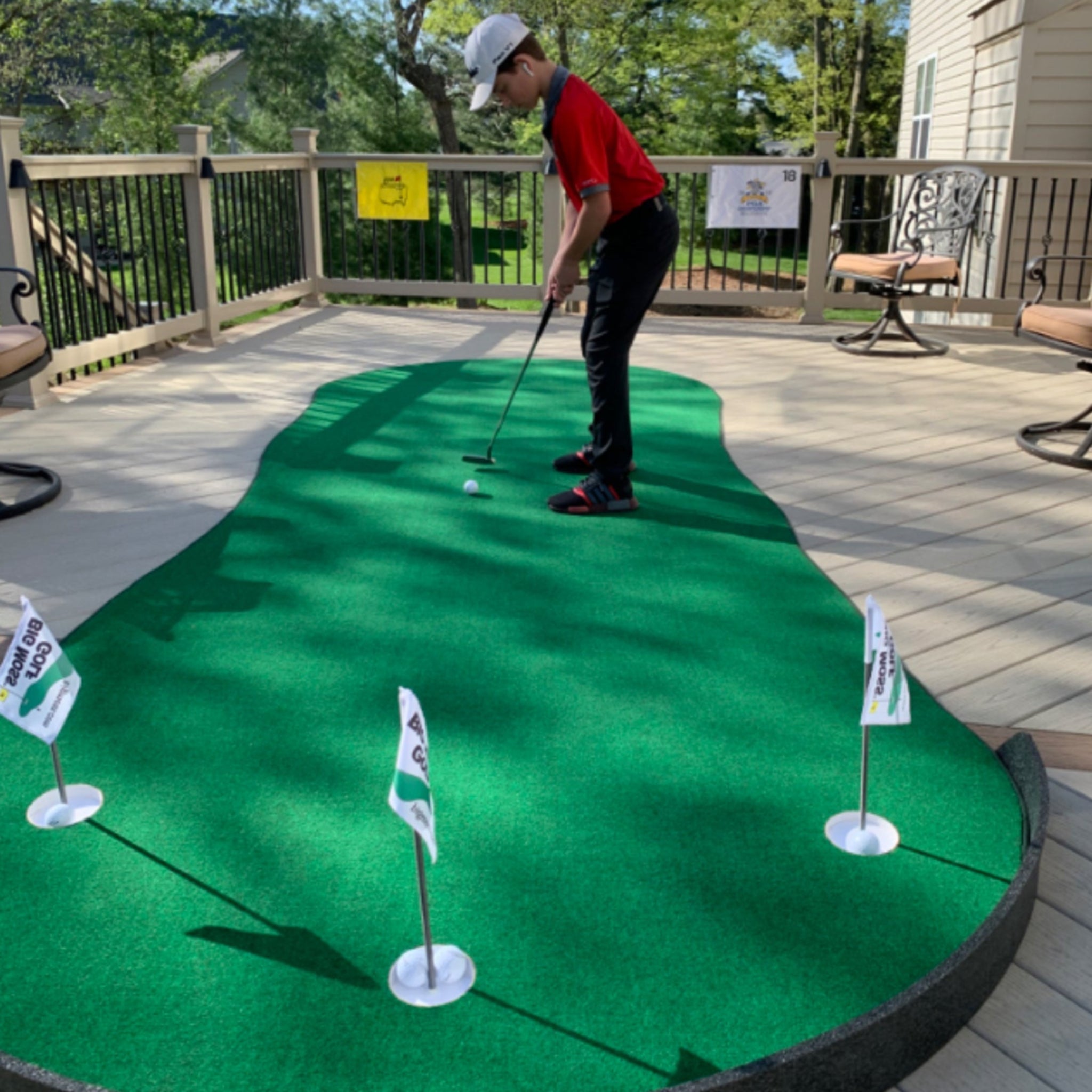 Big Moss Admiral Putting Green